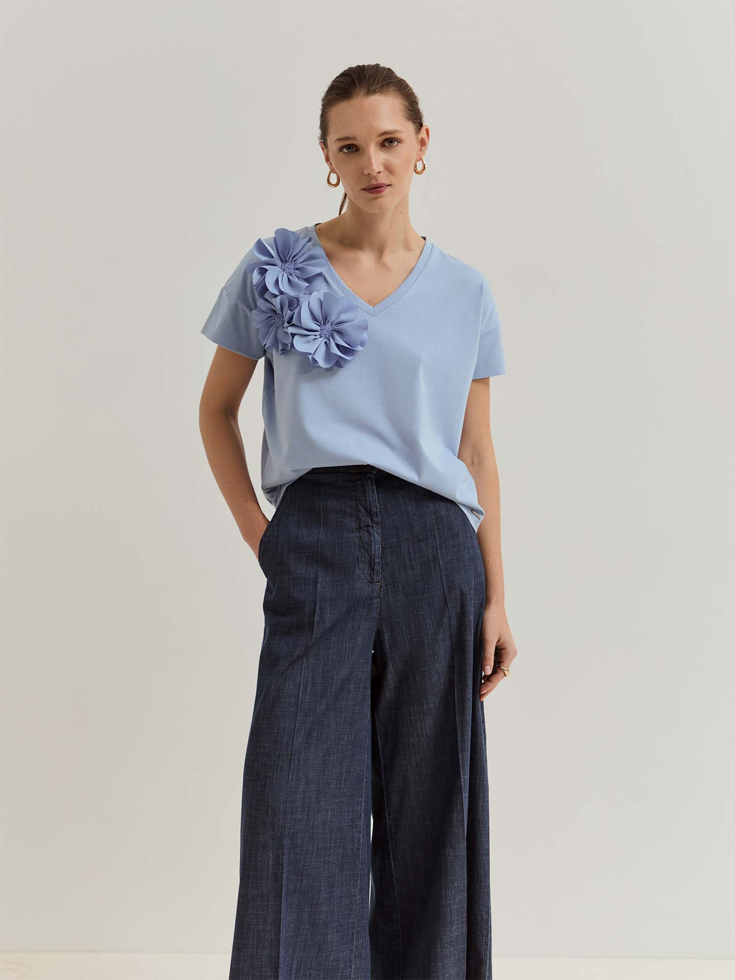 T-Shirt Com Flores e Missangas