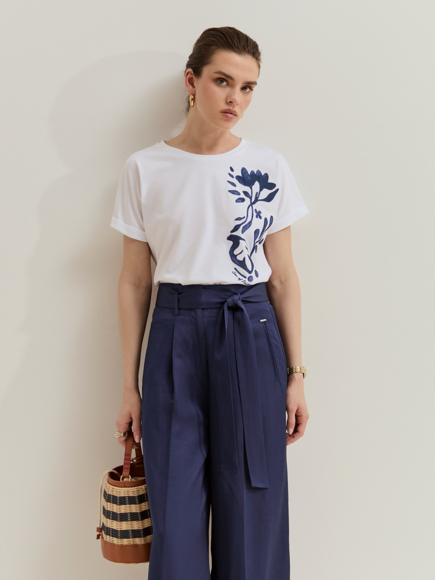 T-shirt em algodão com aplicação floral