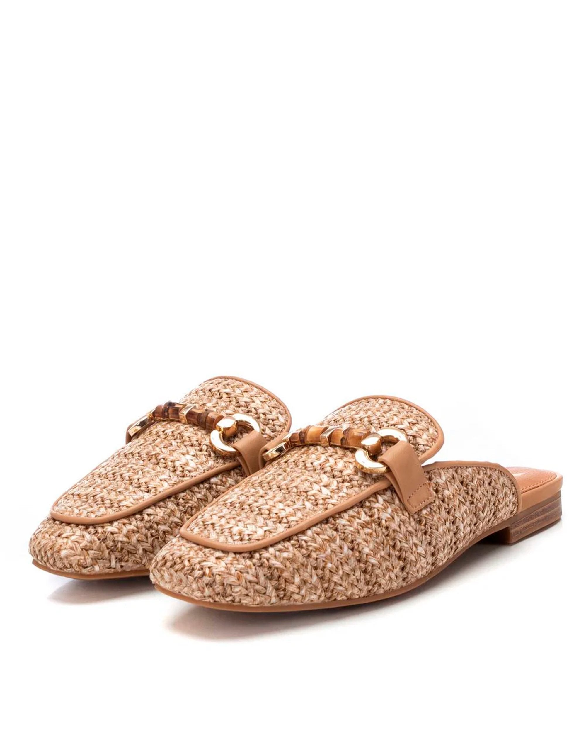 24833 - Mule_Senhora_Com_Corrente