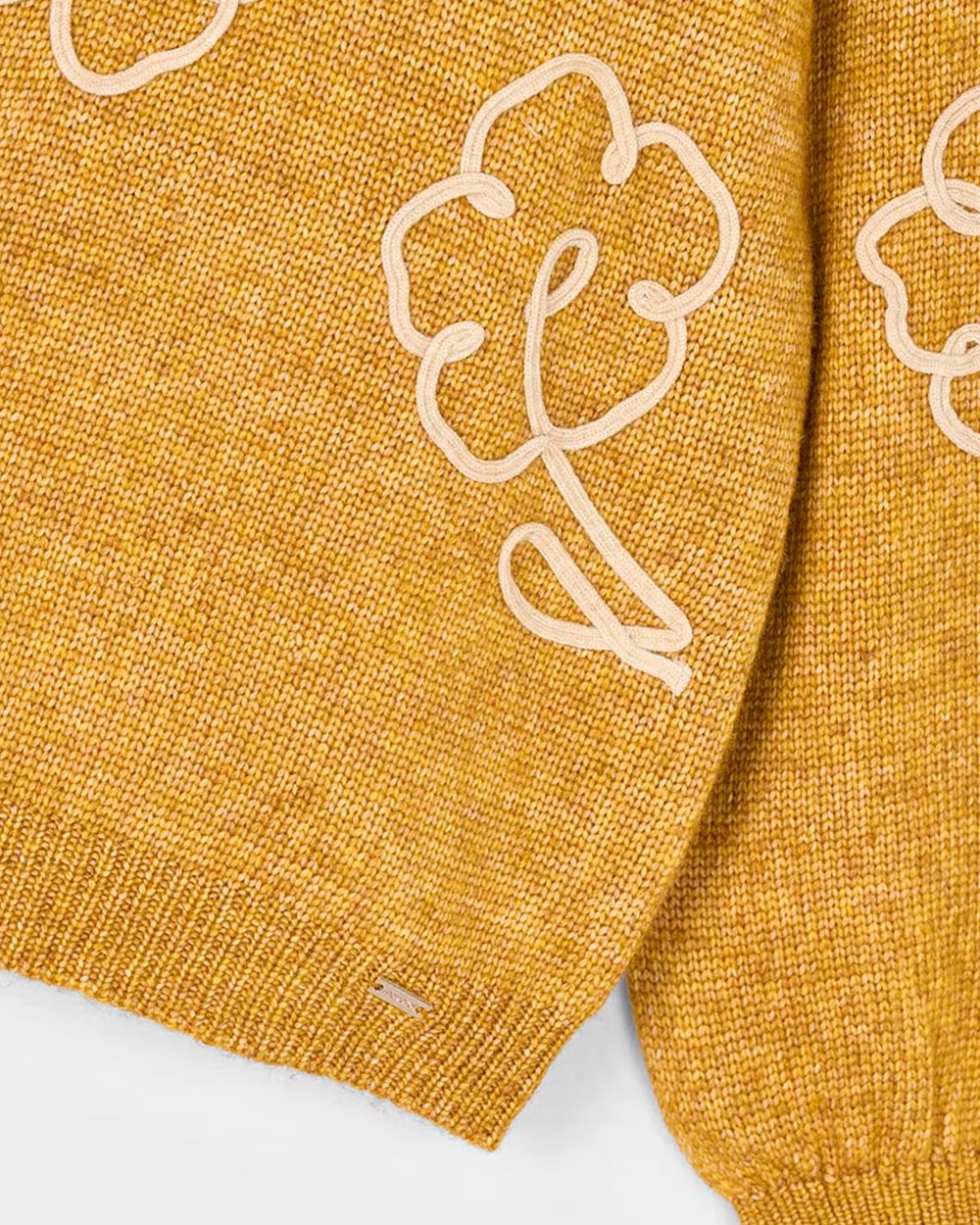 28145 - Camisola_Flores_Aplicação