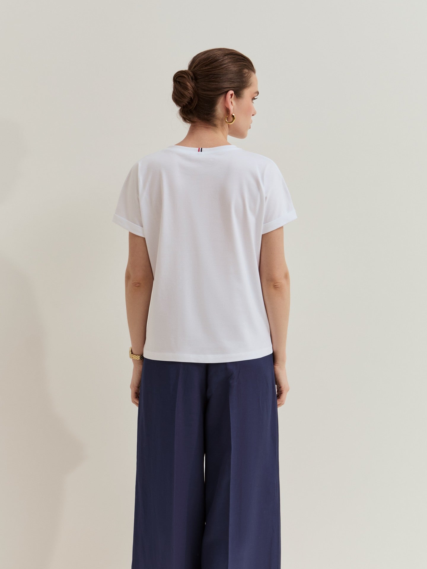 T-shirt em algodão com aplicação floral
