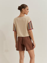 T-shirt com mangas tricotadas