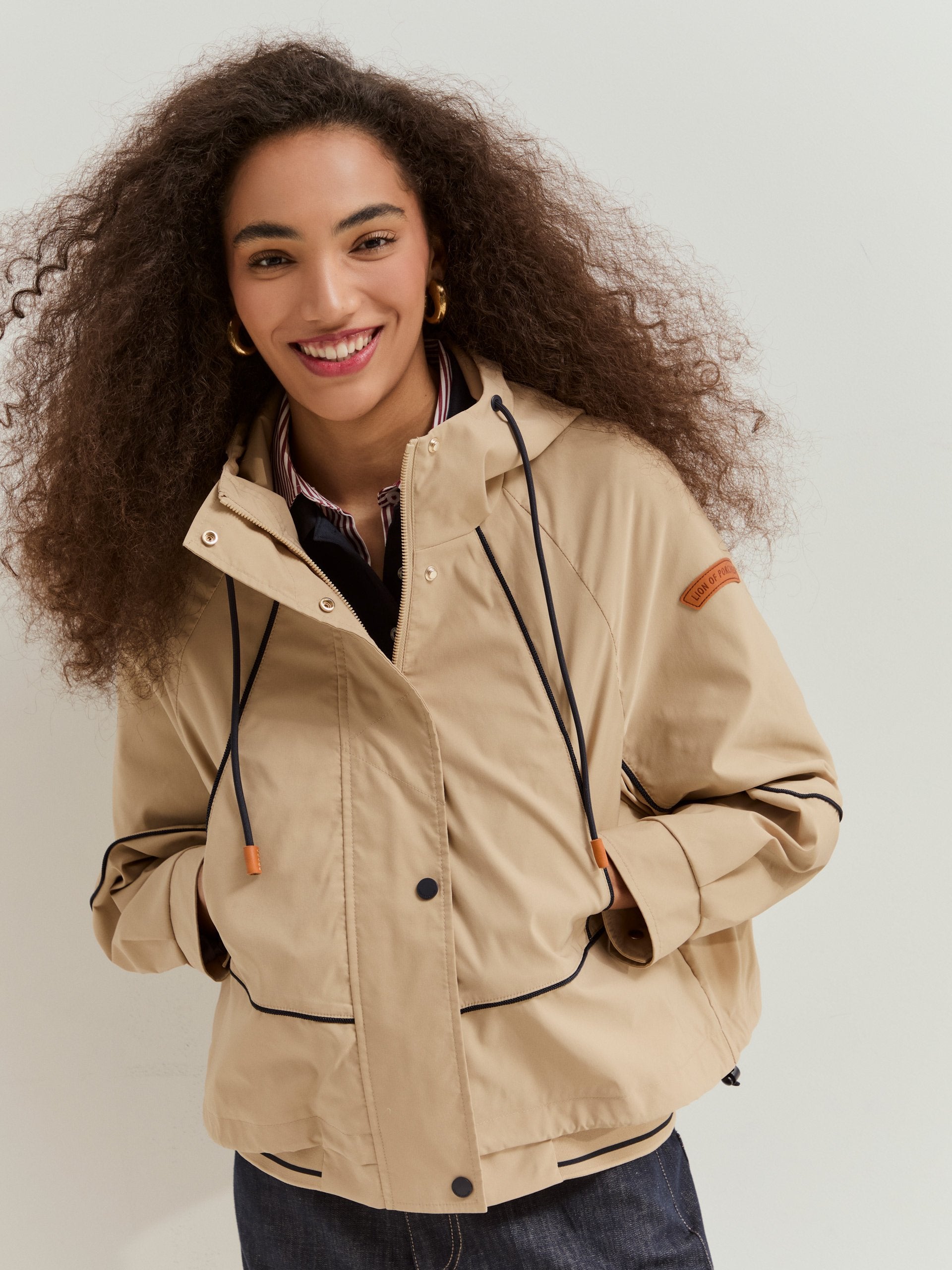 30695 - Blusão_Curto_Com_Capuz