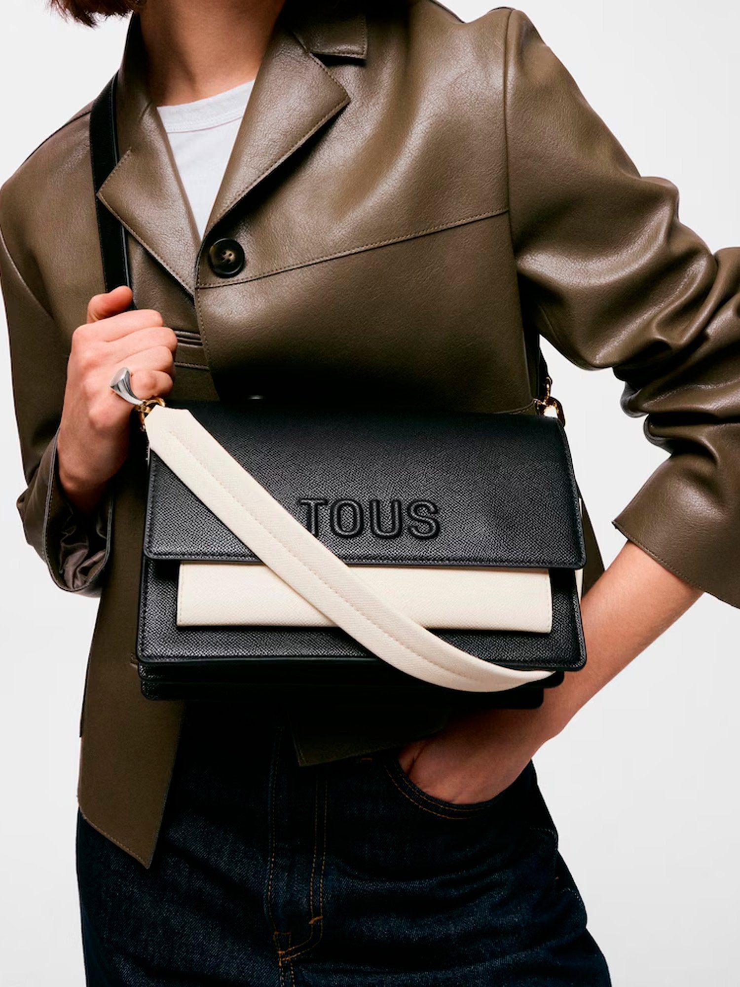 33522 - BANDOLERA_M._AUDREE_SAFFIANO_NEGRO-BEIGE