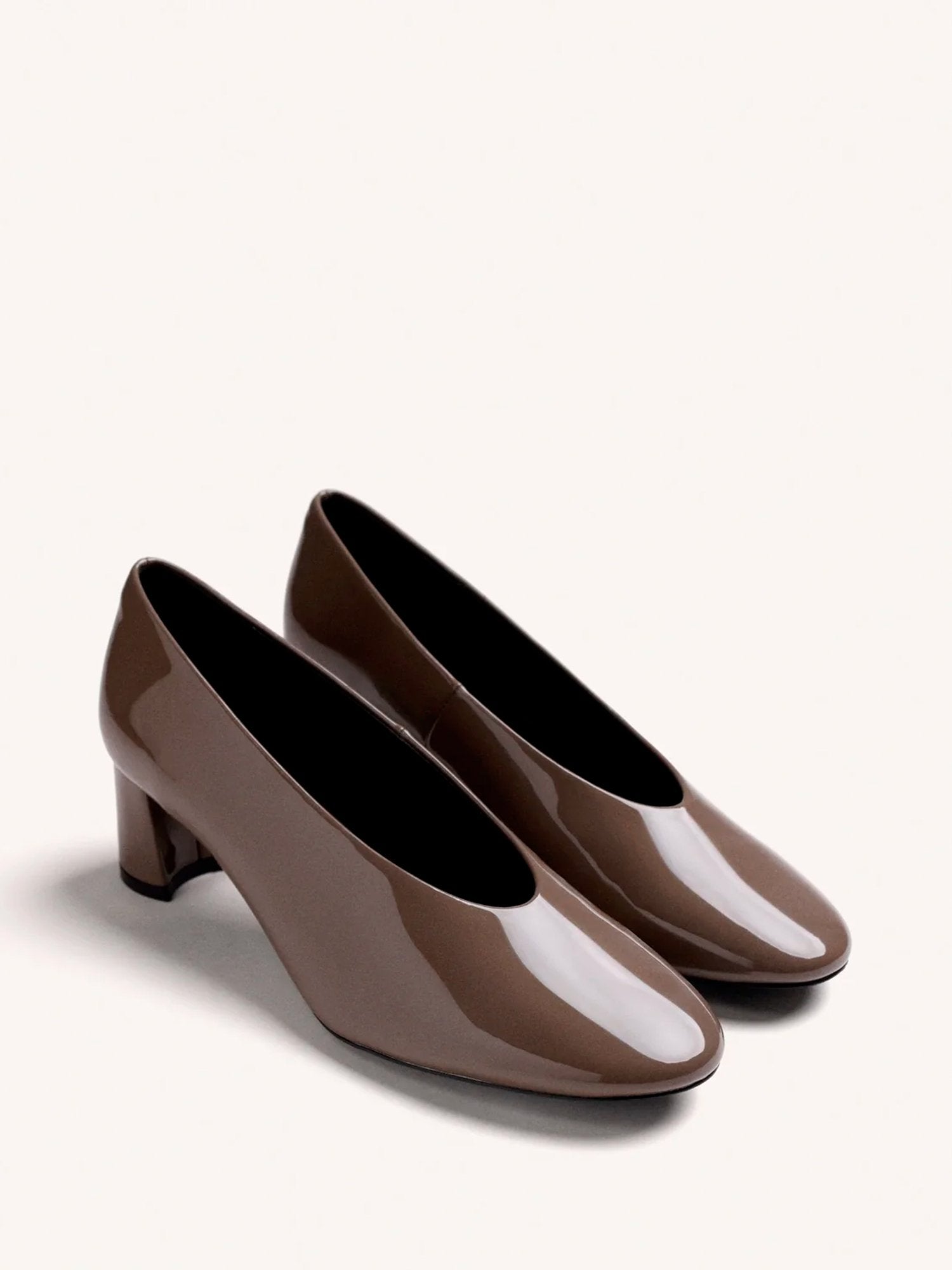 33582 - Sapatos_de_Salto_Efeito_Verniz