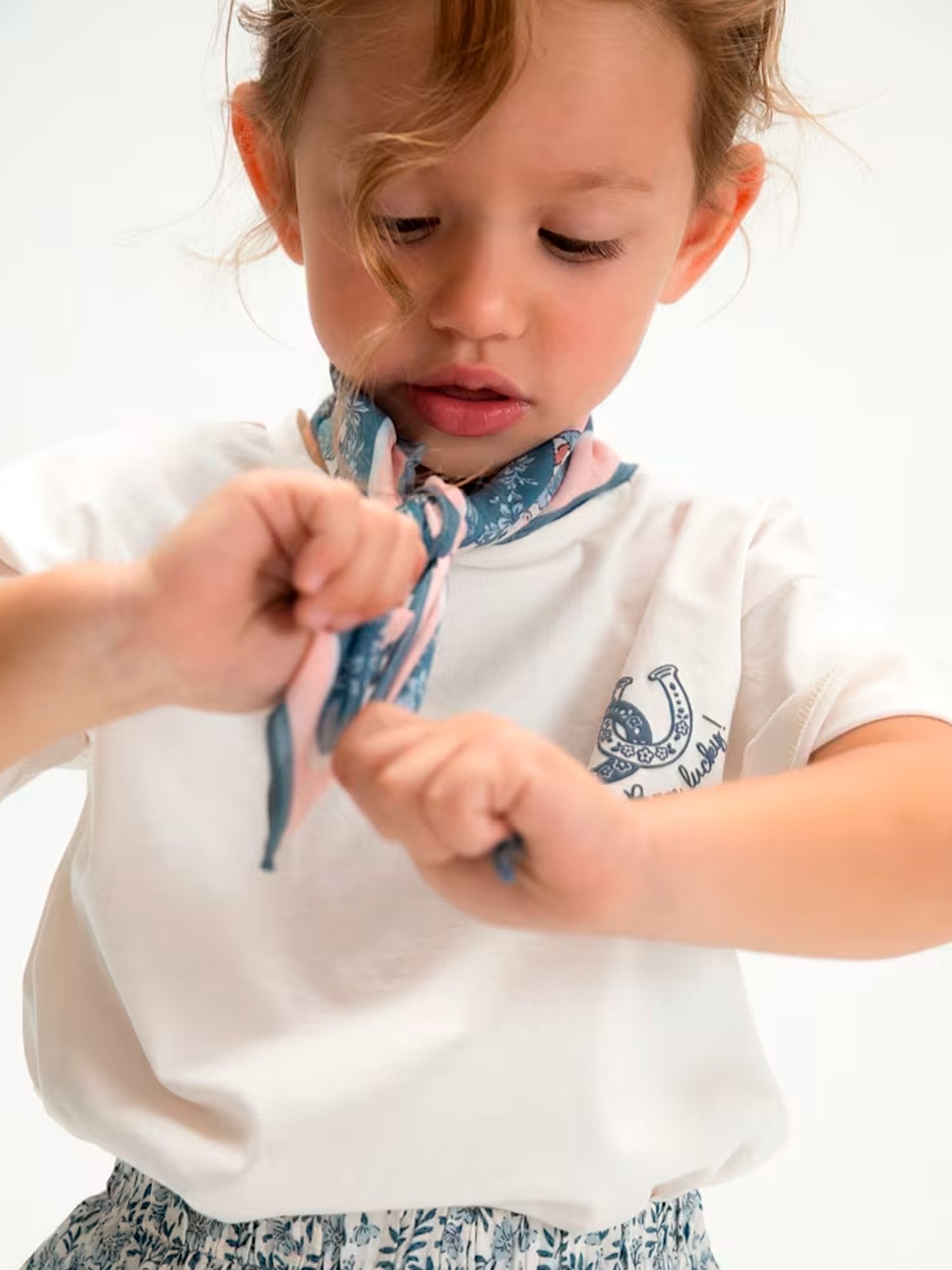 31148 - T-Shirt_com_Lenço_Estampado