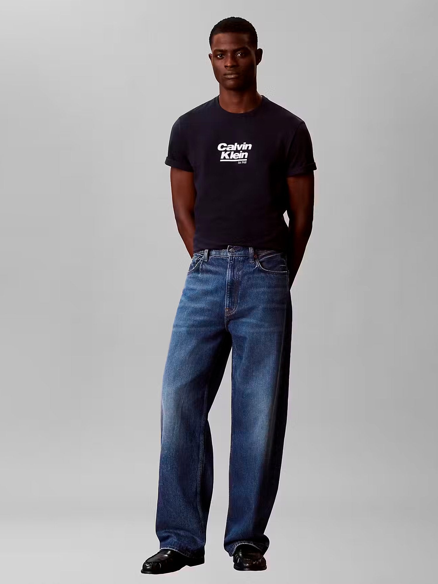 T-shirt básica com lettering frontal