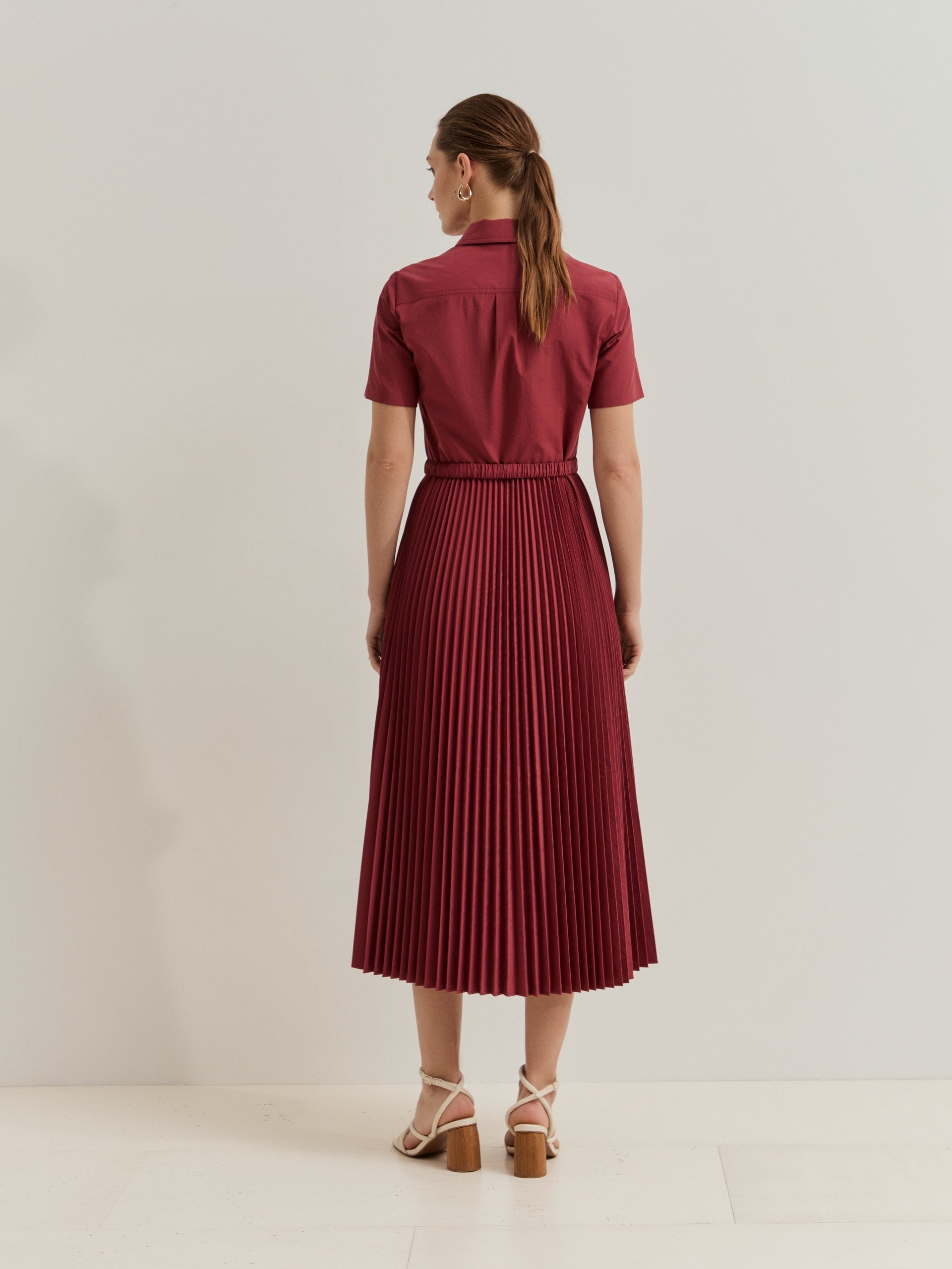 30733 - Vestido_Midi_de_Manga_Curta